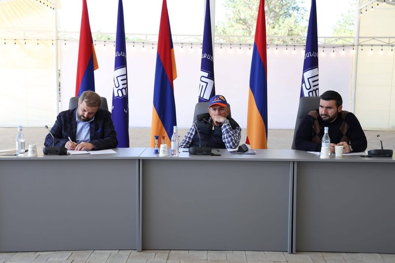 Քաղաքականություն․ Լուսանկարը՝ Civil Contract Facebook Page, կտրված