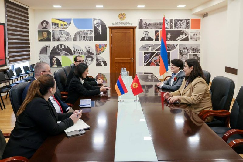 Общество. Фото: RA Education and Science Ministry, обрезано