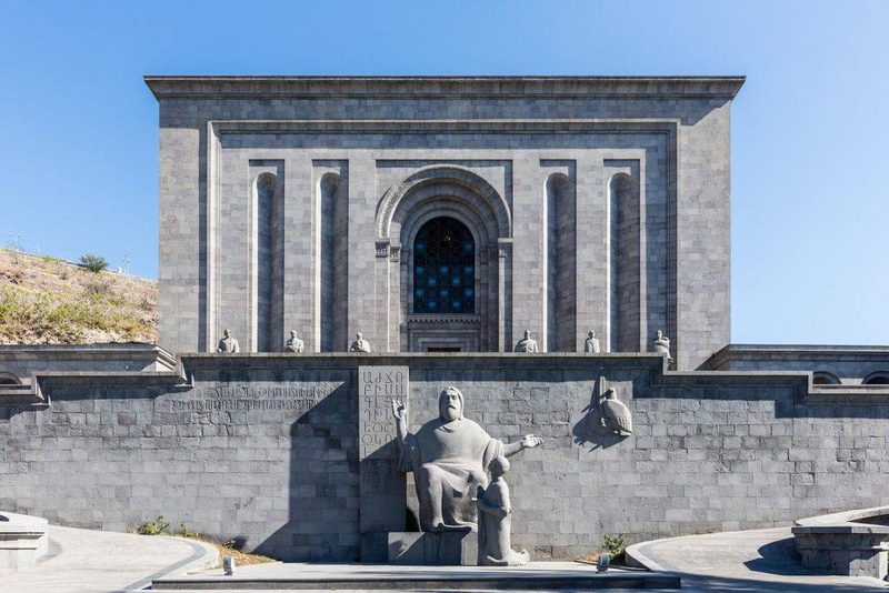 Культура и спорт. Фото: matenadaran.am, обрезано